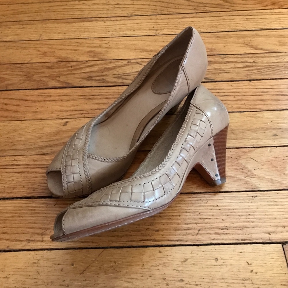 FRYE vintage Maya woven peep toe